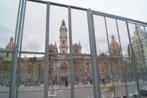 Plaza del Ayuntamiento preparada para la Mascletà