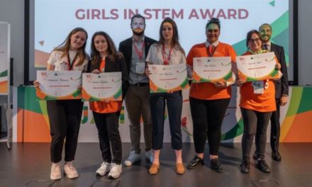 Una studentessa vince il ‘Girls in stem award’ ideando il distributore per celiaci
