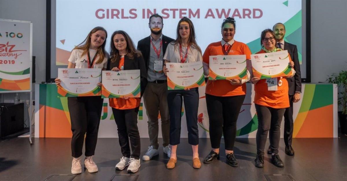 Una studentessa vince il ‘Girls in stem award’ ideando il distributore per celiaci