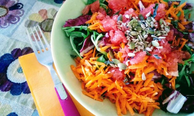 Insalata al pompelmo rosa e semi