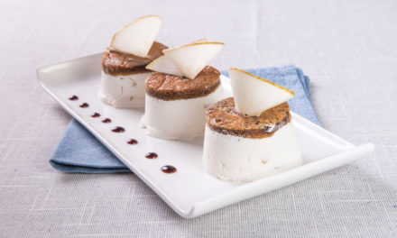 Semifreddo con ricotta e pera e bisquit al cacao gluten free